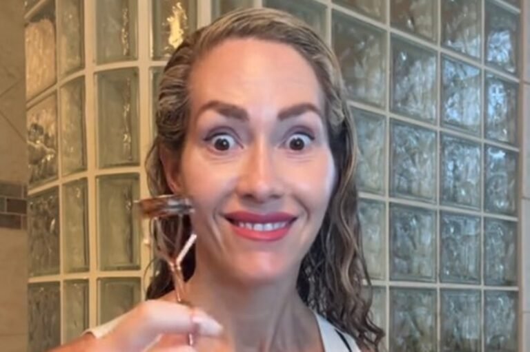 Aos 42, mulher viraliza ao mostrar rotina de maquiagem com Parkinson