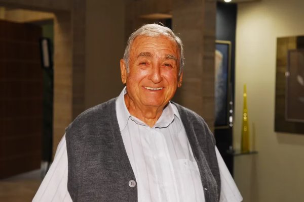 Ator famoso de Terra Nostra morreu após queda em escada rolante