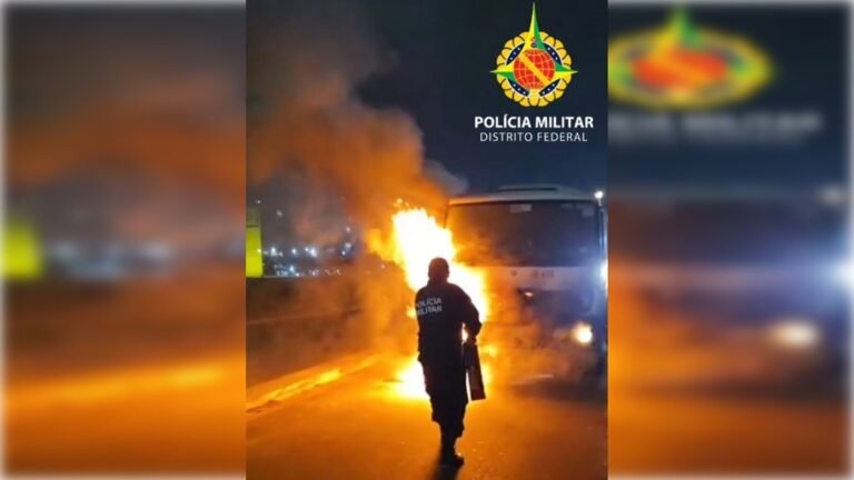 Caminhão pega fogo em frente ao Palácio do Itamaraty; veja vídeo