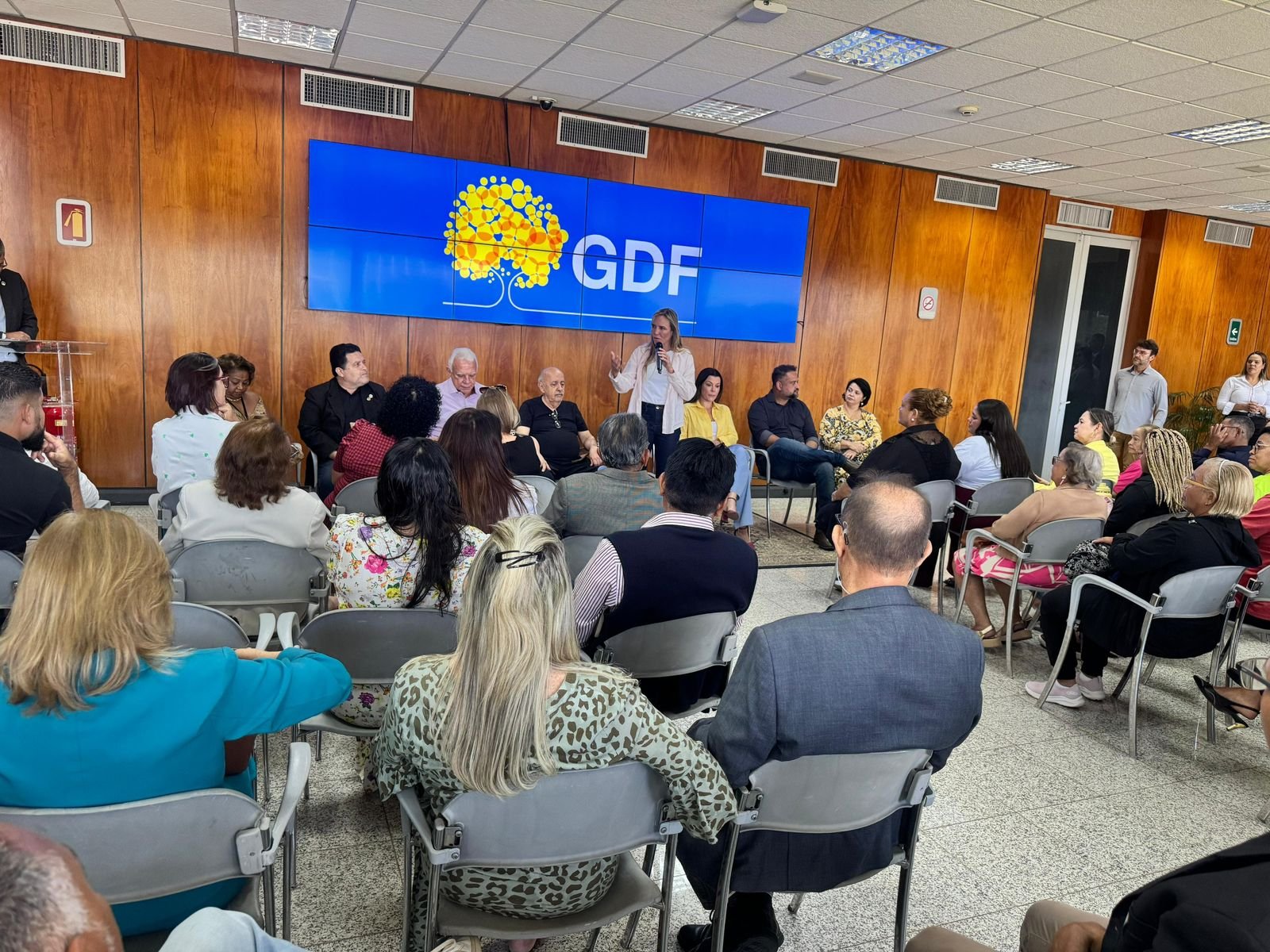 Celina Leão dá voz às associações e fortalece políticas públicas para idosos