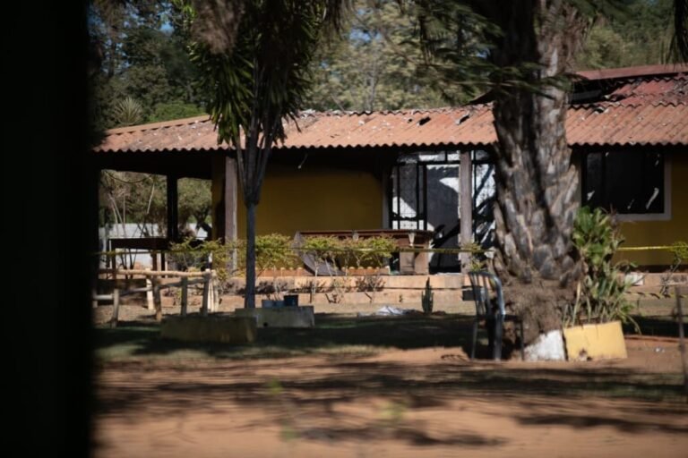 Donos de clínica são presos por manter 27 pacientes em cárcere privado