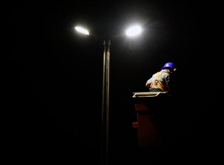 Lâmpadas de LED transformam noites em Ceilândia