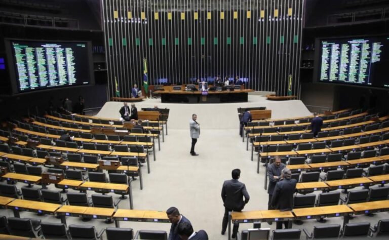 PEC da Blindagem: veja como deputados do DF votaram sobre voto secreto