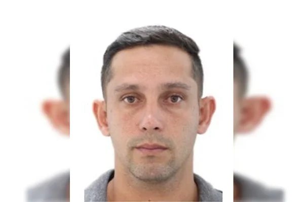 Policial de folga saca arma durante torneio de futsal. Veja vídeo