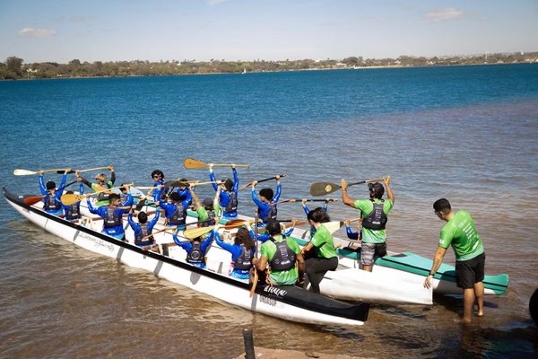 Projeto gratuito ensina esportes a remo a mais de 300 pessoas do DF
