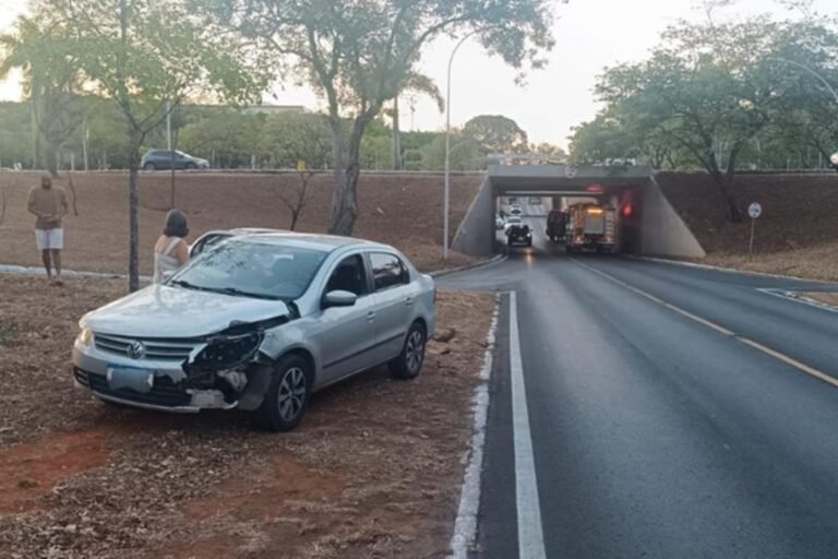 Acidente deixa motociclista ferido em “tesourinha” da Asa Sul 