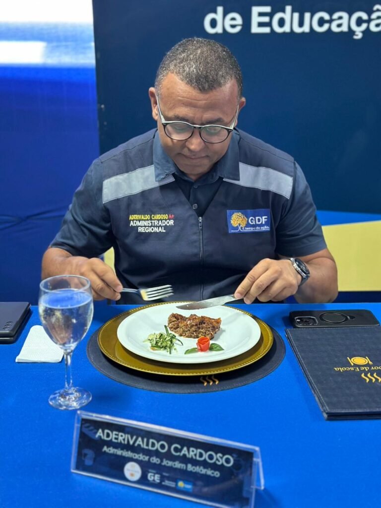 Administrador Aderivaldo Cardoso participa da 3ª edição do projeto Sabor de Escola no CED Mangueiral