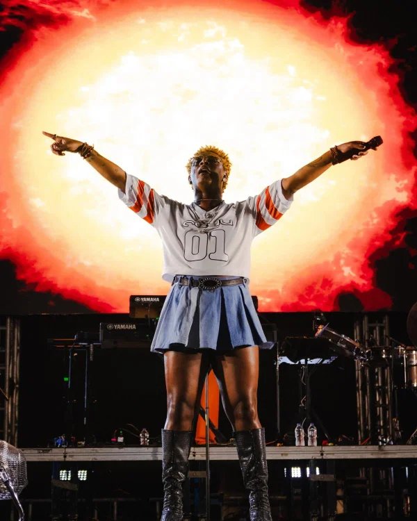 Álbum Caju, da cantora Liniker, desaparece do Spotify e intriga fãs