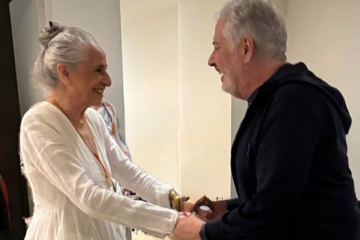 Bethânia reencontra Roberto de Carvalho em show com letra de Rita Lee