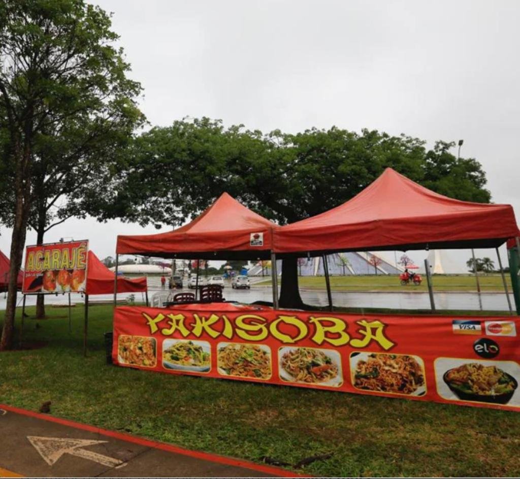 Brasília organiza credenciamento de ambulantes para shows e feriado