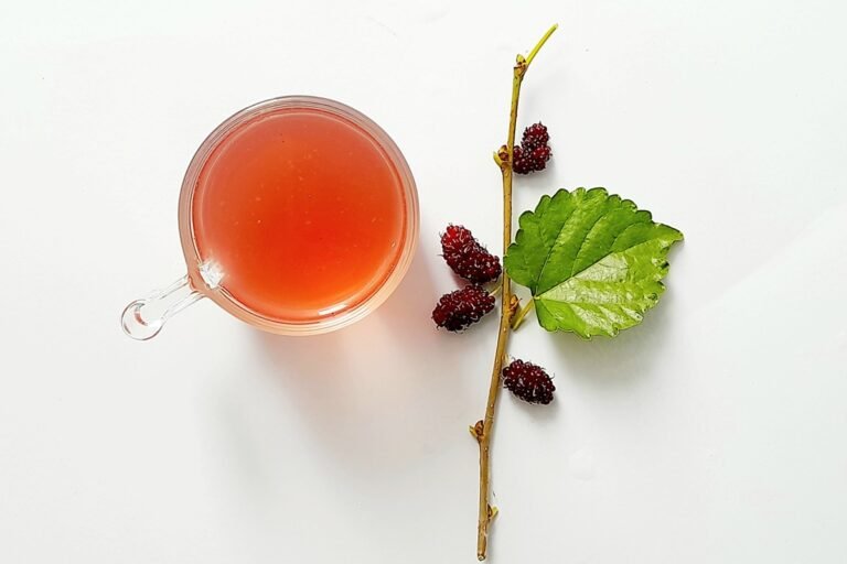 Chá anti-inflamatório ajuda a aliviar sintomas da menopausa