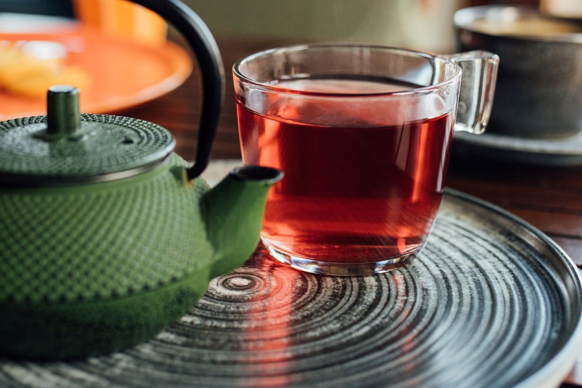 Chá rico em antioxidantes pode ajudar nos sintomas da menopausa