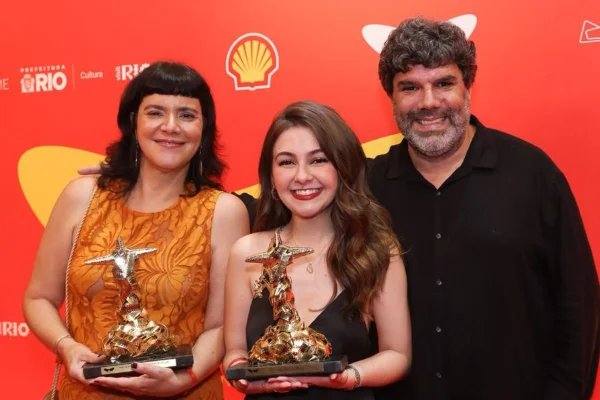 Com Klara Castanho, #SalveRosa vira promessa do suspense nacional