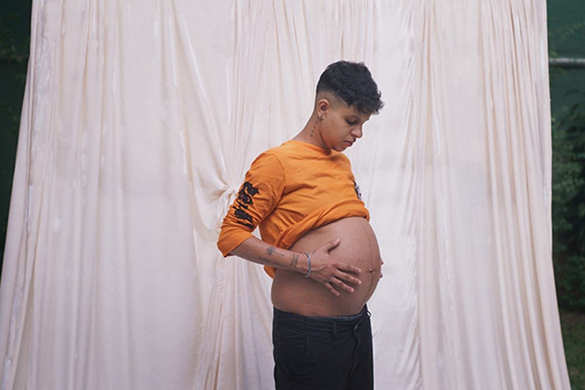 Documentário Apolo mostra gestação trans e desafios no SUS