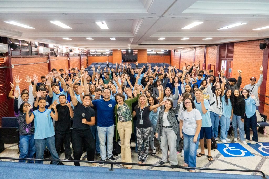 Entre dicas e motivação, Aulão do Saeb inspira alunos no Recanto das Emas