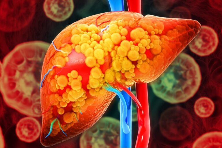Fígado em alerta: médicas apontam sintomas que indicam algo errado