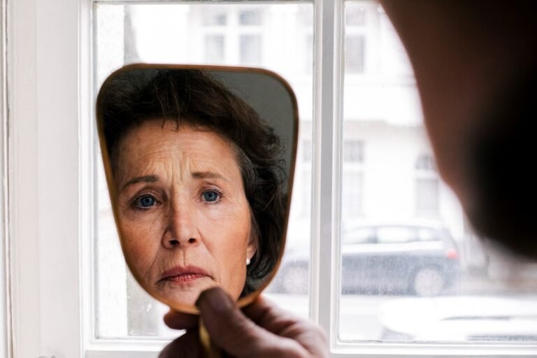 Genes podem explicar por que mulheres têm mais risco de Alzheimer