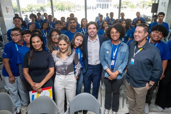 Ibaneis empossa André Kubitschek como secretário da Juventude do DF