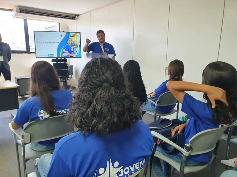 Jovem Candango oferece oportunidade de emprego e aprendizado para jovens do DF