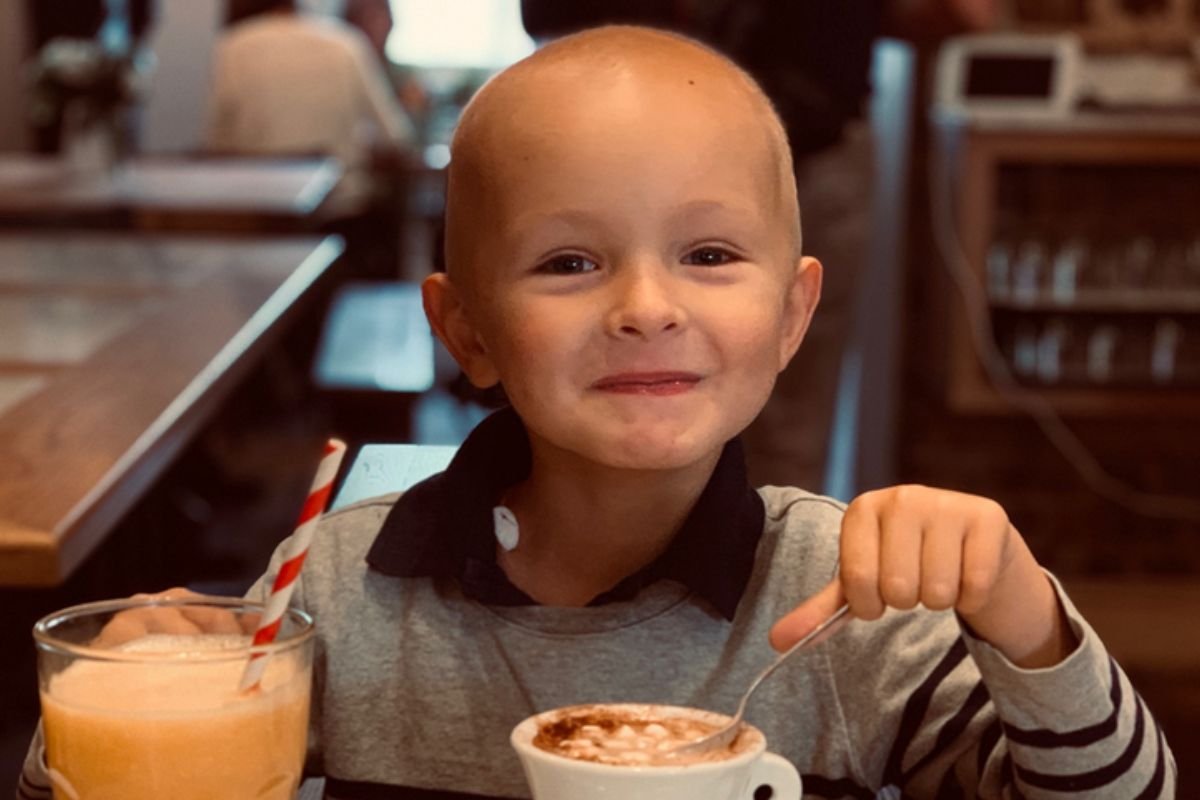 Menino de 3 anos com prisão de ventre é diagnosticado com câncer raro