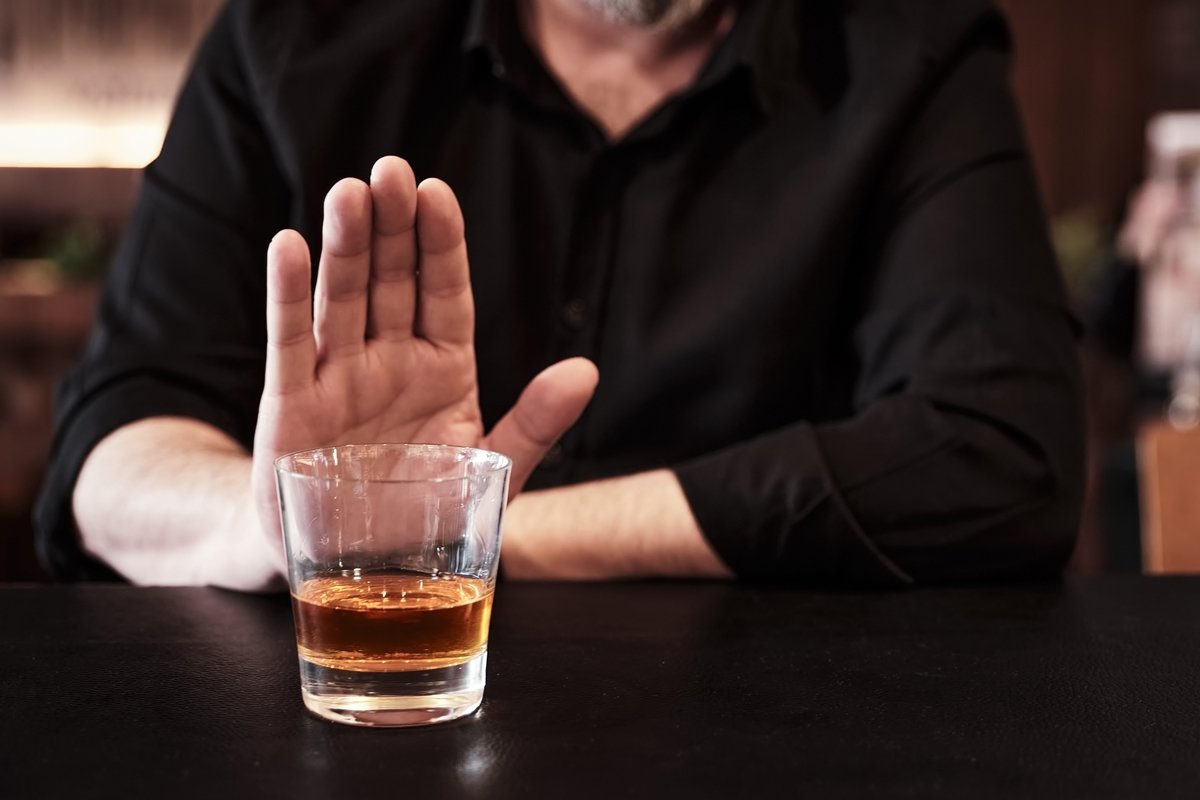 Ozempic, Wegovy e Mounjaro podem reduzir vontade de beber, diz estudo