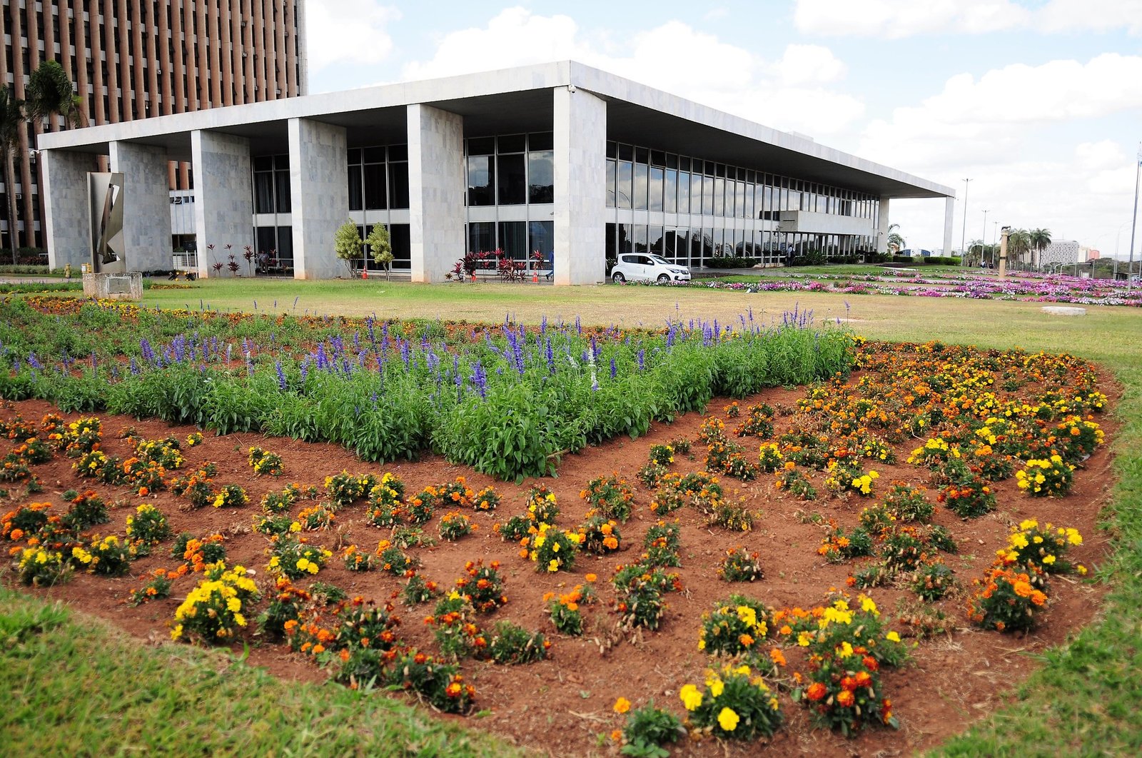 Servidores do DF ganham “feriadão” com mudança de ponto facultativo