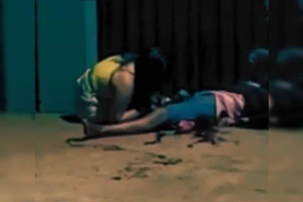 Arrependida de agredir homem, mulher vê sangue e se declara: “Te amo”