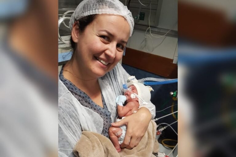 Bebê prematuro nasce com 31 semanas, fica 62 dias na UTI e se recupera