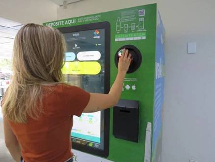 Brasilienses ganham desconto na conta de luz ao trocar recicláveis