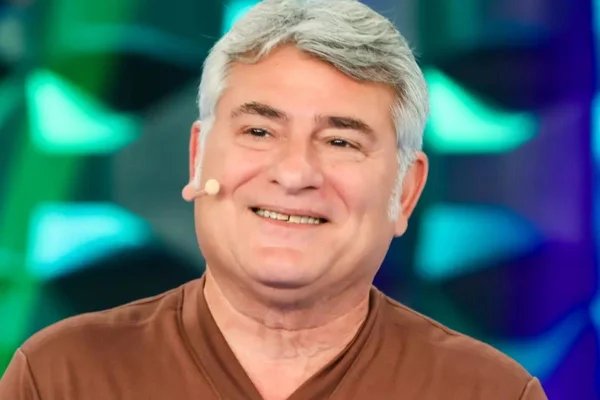 Cléber Machado comete gafe ao vivo e causa silêncio na Record