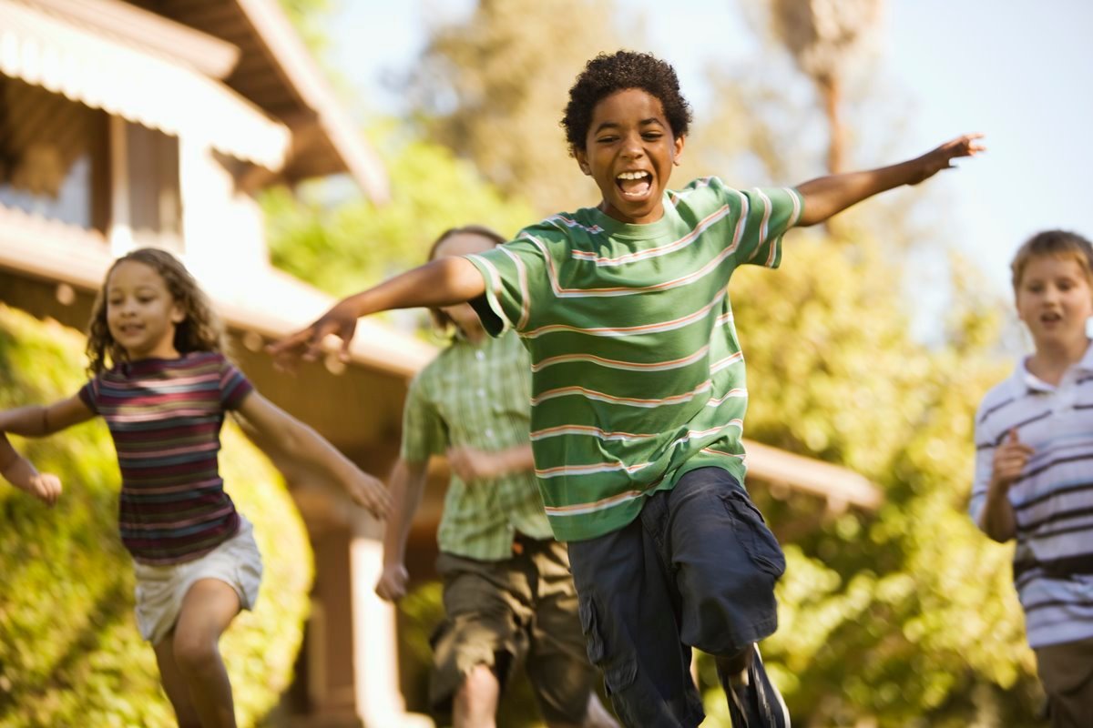 Dor de crescimento atinge até 37% das crianças. Entenda o incômodo