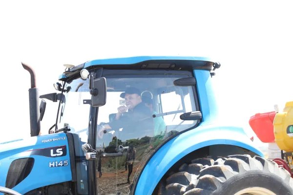 Ibaneis abre plantio de soja da safra 2025/2026 no Distrito Federal