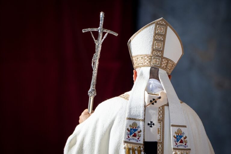 Novo filme ambientado no Vaticano contará história real de sacerdote