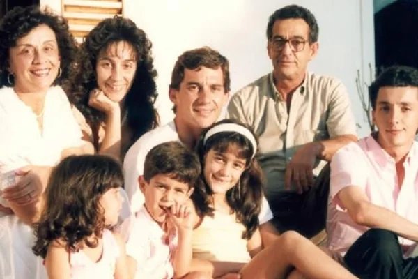 Por que Xuxa e família Senna não aparecem na série de Adriane Galisteu