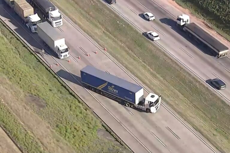 entenda quadro de motorista com bomba falsa