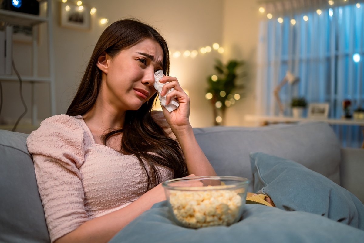 por que mesmo filmes de histórias fictícias fazem chorar