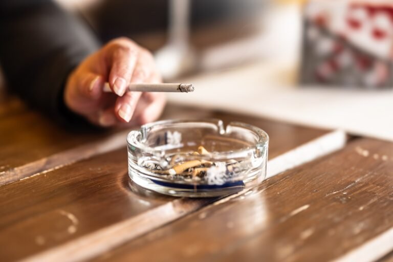 Confira 5 hábitos que prejudicam a sua saúde tanto quanto fumar