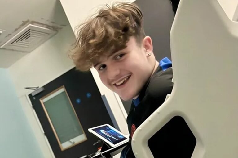 Jovem tem dor de cabeça ignorada por 1 ano e descobre câncer incurável