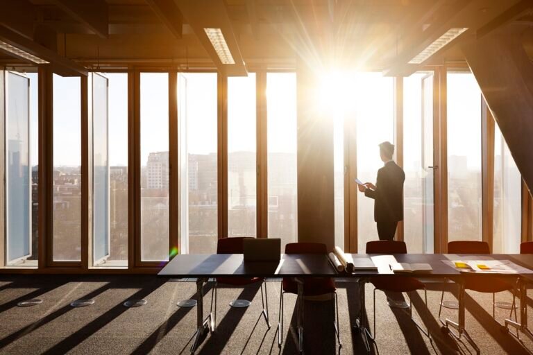 Luz natural no escritório melhora controle da glicemia, afirma estudo