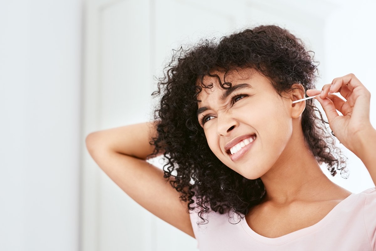 Otorrino explica as principais causas de coceira no ouvido