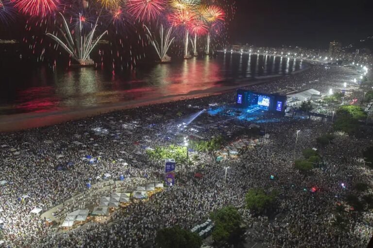gênero ainda enfrenta disparidade de espaço e cachês no Réveillon