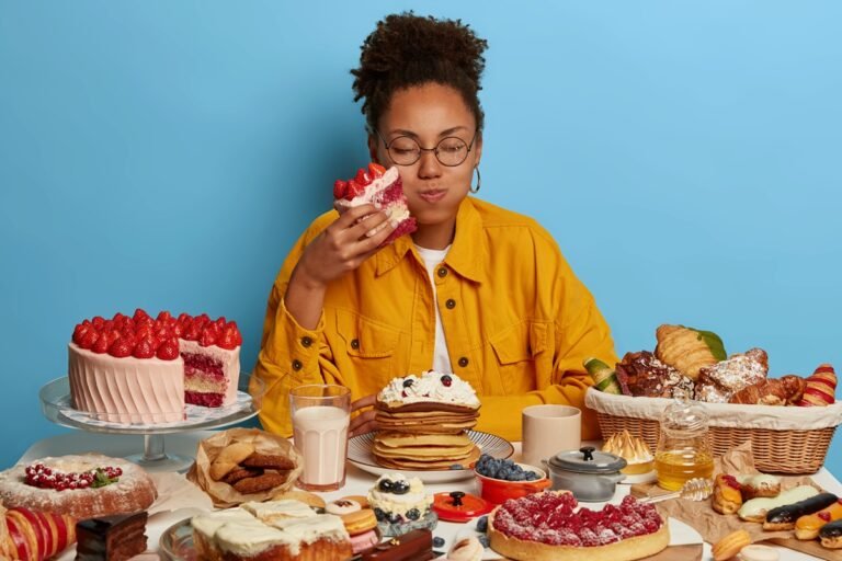 Exagero ou transtorno? Médica explica diferença entre gula e compulsão