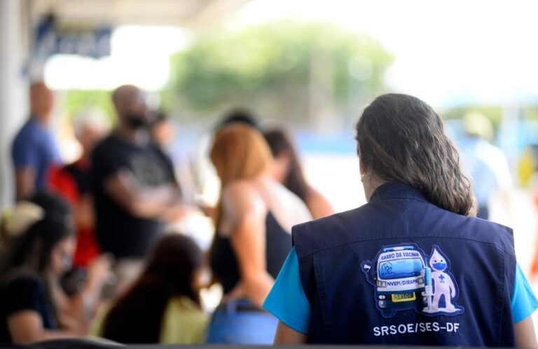 Mais de 40 locais foram abertos para atualização da caderneta de vacinação