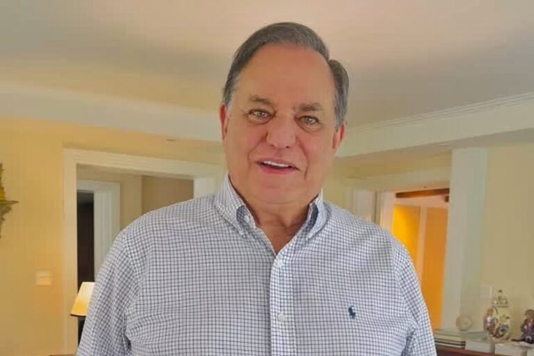 Ronnie Von pede demissão da RedeTV! após treta nos bastidores