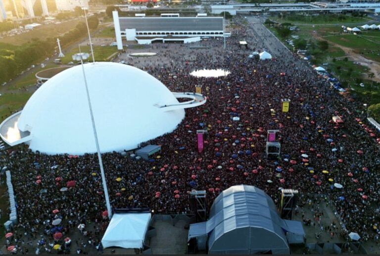 A história do bloco LGBTQIA+ que se tornou o maior do Carnaval do DF