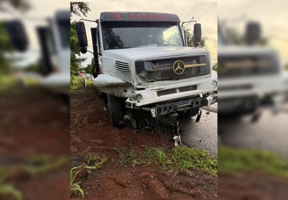 Acidente entre caminhão e carro na BR-020 deixa 2 mortos em Goiás
