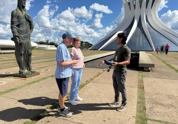 Alta no turismo internacional amplia demanda por guias qualificados no DF