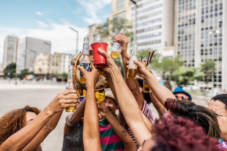 Carnaval no Entorno do DF ganha força em 2026 com bloquinhos e shows