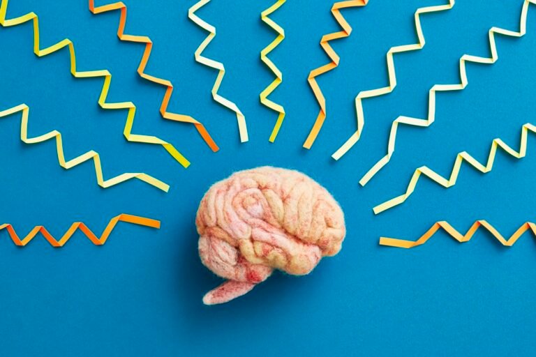 Estudo mostra como o Alzheimer desorganiza memórias no repouso