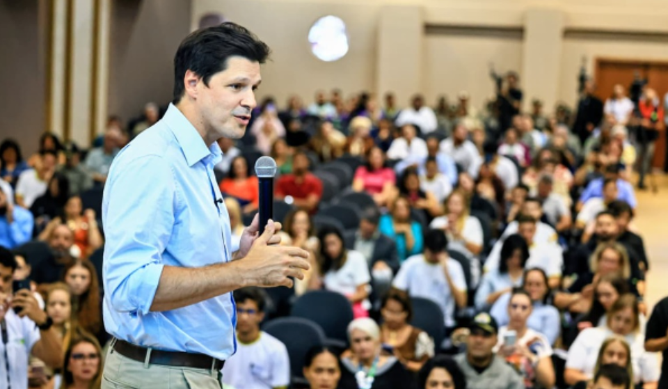 Goiás premia 69 estudantes com alto desempenho no Enem 2025